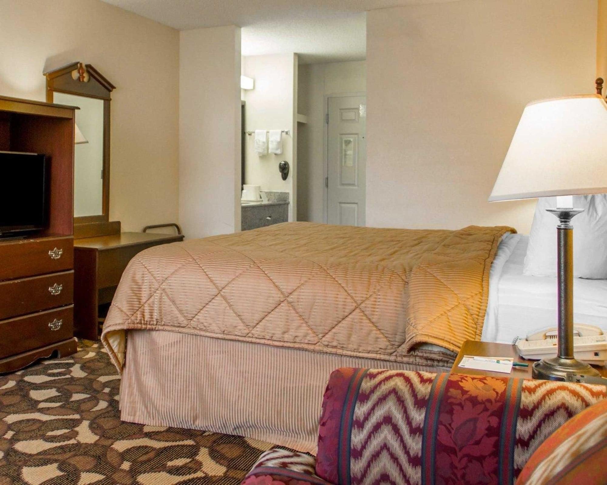 Quality Inn Broken Arrow - Tulsa Bagian luar foto