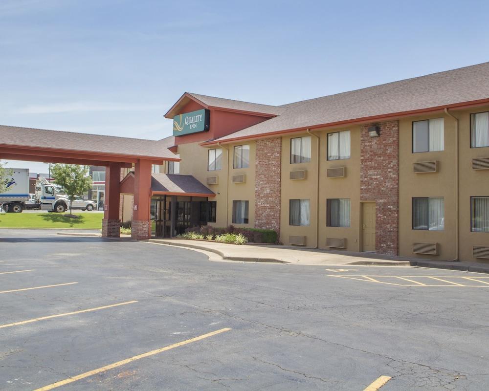 Quality Inn Broken Arrow - Tulsa Bagian luar foto