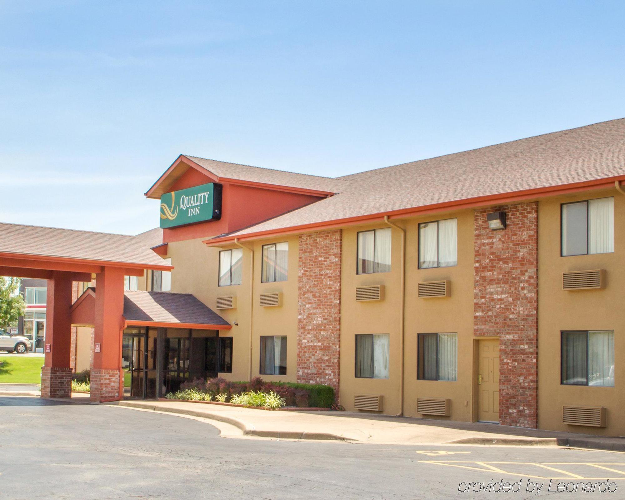 Quality Inn Broken Arrow - Tulsa Bagian luar foto