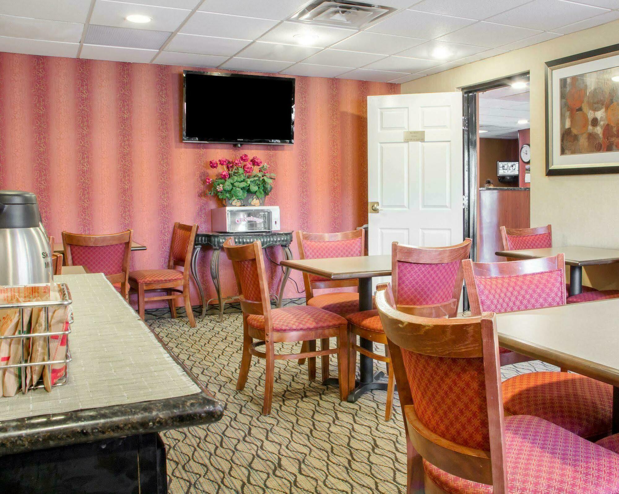 Quality Inn Broken Arrow - Tulsa Bagian luar foto